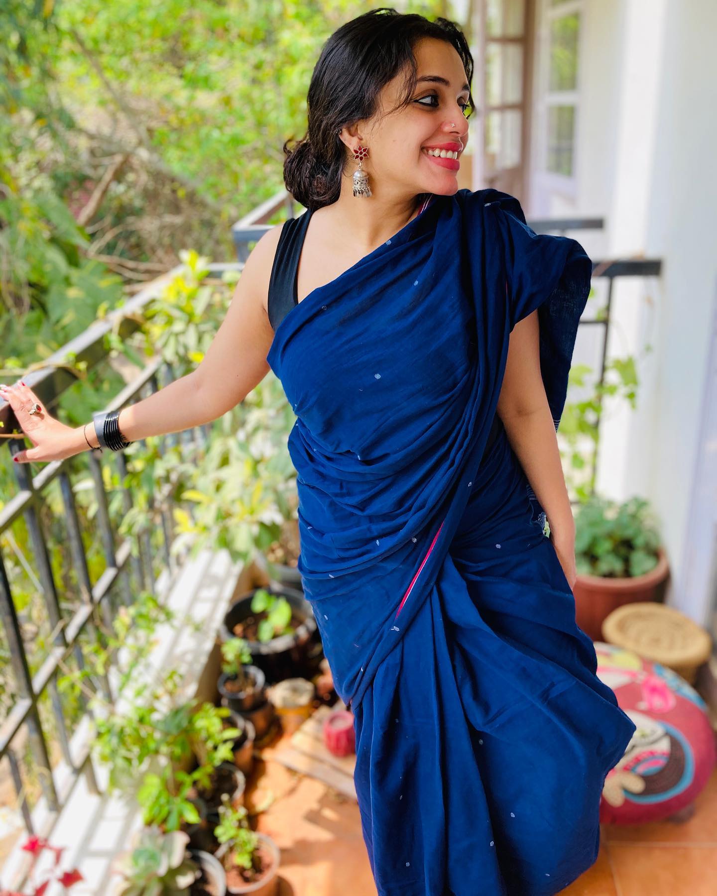 Ann Augustine In Navy Blue Cotton Saree Paired Fashion Looks With Black Sleeveless Blouse