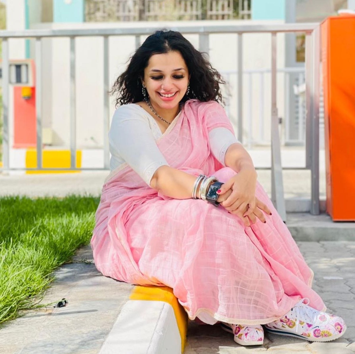 Ann Augustine Look Fabulous In Pink Cotton Saree With White Sneakers