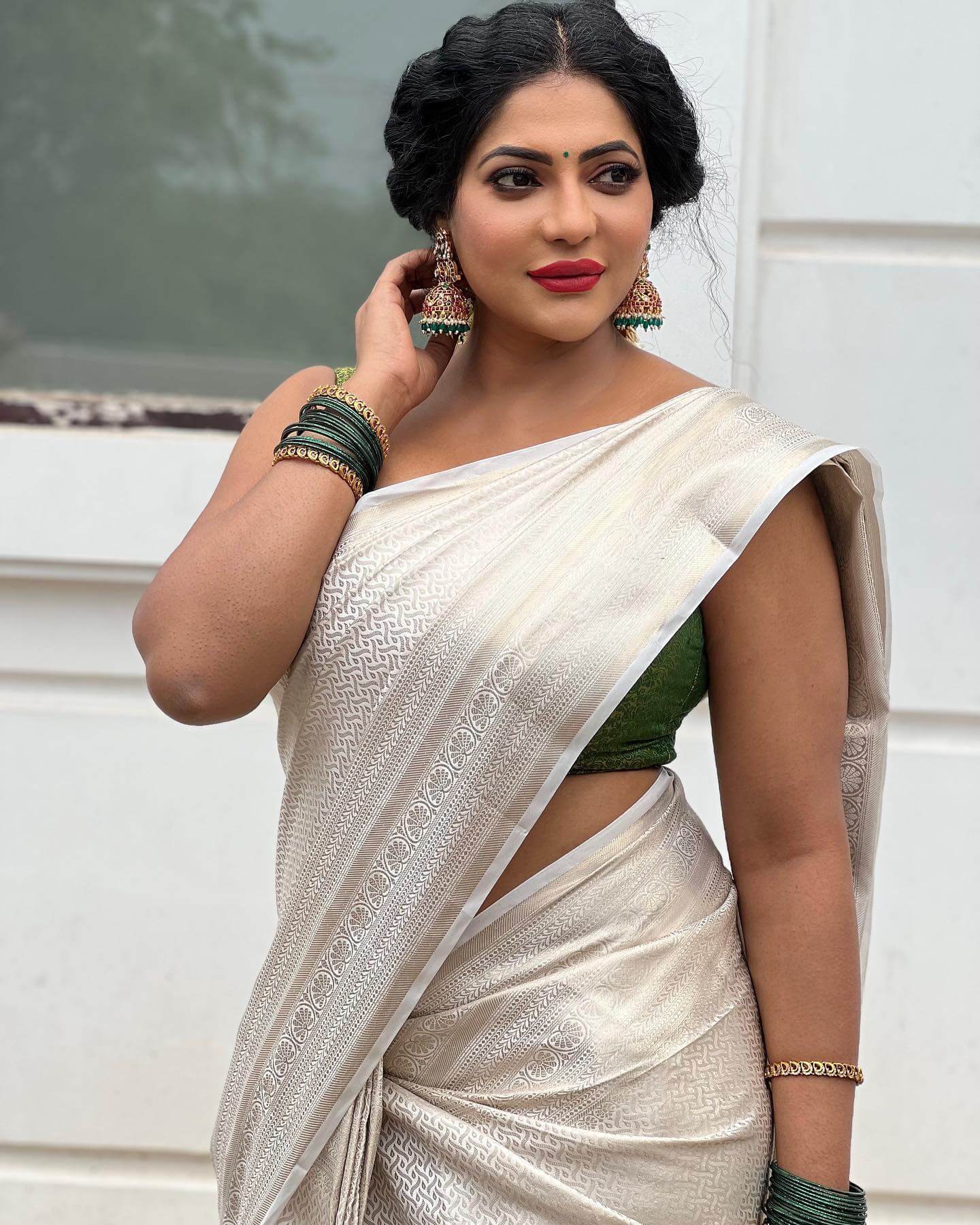 Bold & Beautiful Reshma Pasupuleti In Ivory Silver Silk Saree  With Sleeveless Green Blouse - Ethnical Saree Outfits & Looks
