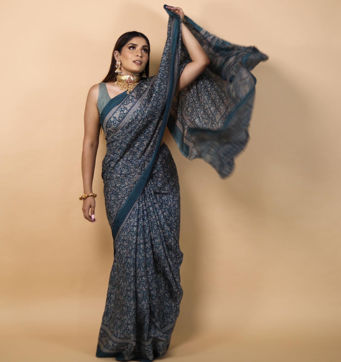 Fashion Influencer Shreya Jain In a Blue & Grey Printed Saree With Beautiful Chocker Neckpiece & Jhumkis