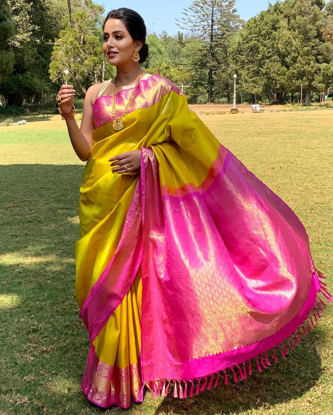 Gorgeous Raiza Wilson  In Bright Yellow & Pink Banarasi Saree With Sleek Hair Glamorous Outfits & Looks