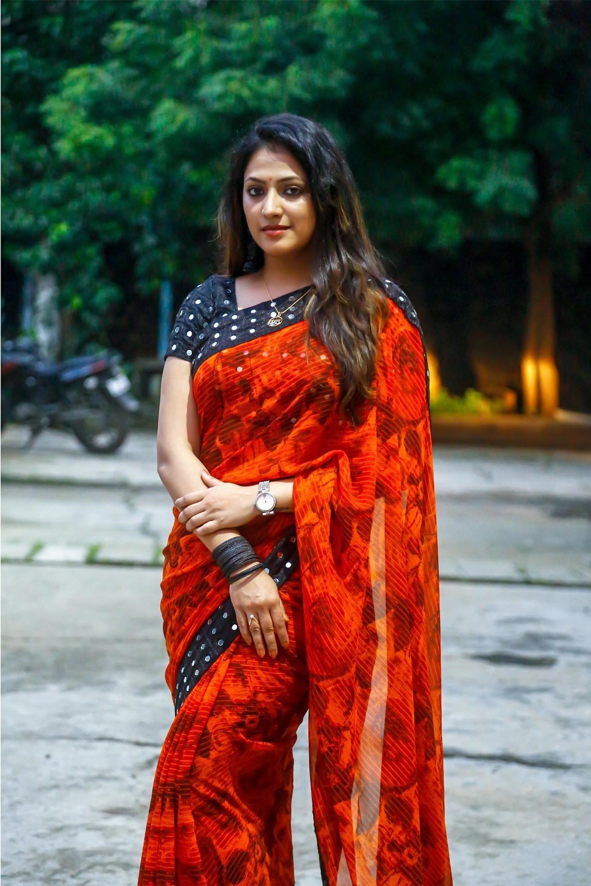 Hariprriya In Red & Black Georgette Saree With Mirror Work Blouse Outfits & Fashion