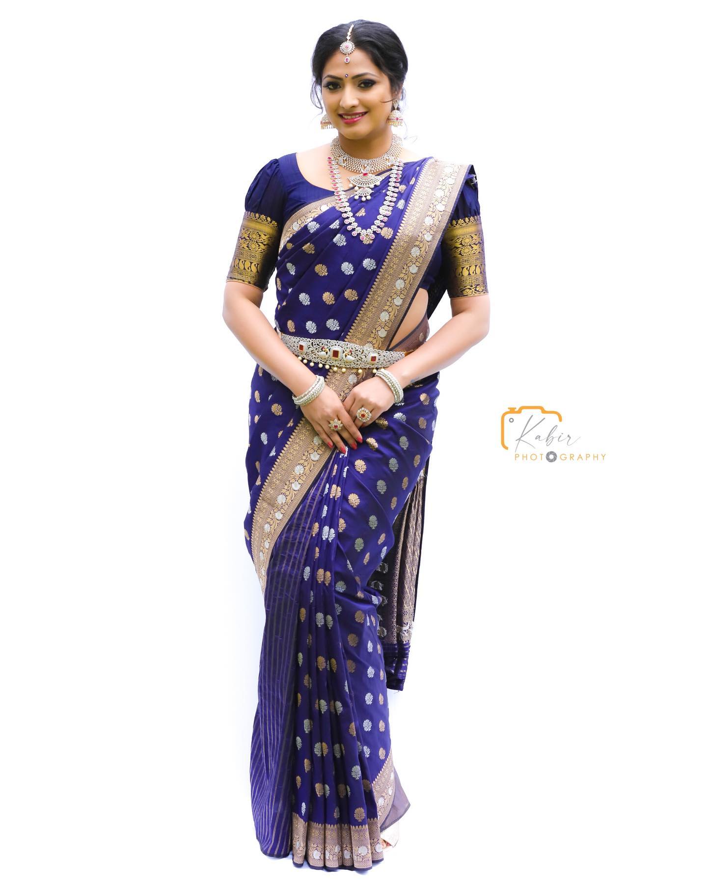 Hariprriya In Royal Blue Zari Woven Banarasi Silk Saree With Diamond Bridal Jewellery Outfits Fashion