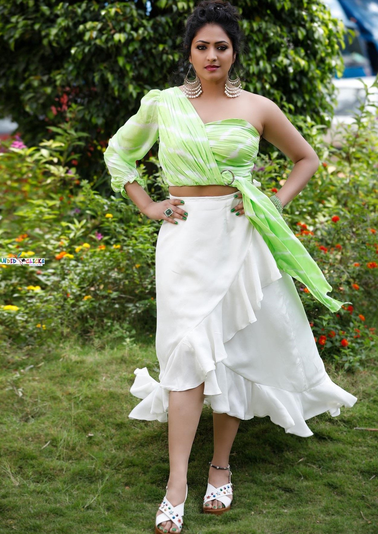 Hariprriya In White & Green Tie & Dye One Side Shoulder Dress With White Ruffle Skirt