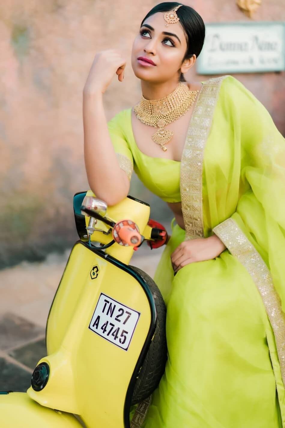 Indhuja Look Ravishing In Light Green Lehenga Paired With Kundan Choker