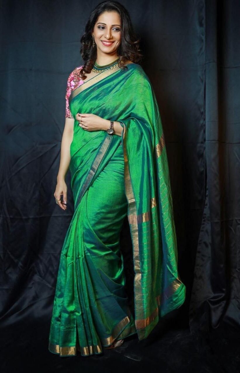Madhura Velankar Look Beautiful In Green Silk Saree Ethnic Outfits