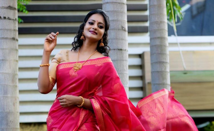 Mohanlal Fame Priyanka Nair Festive Look In Pink Silk Saree With Golden Blouse