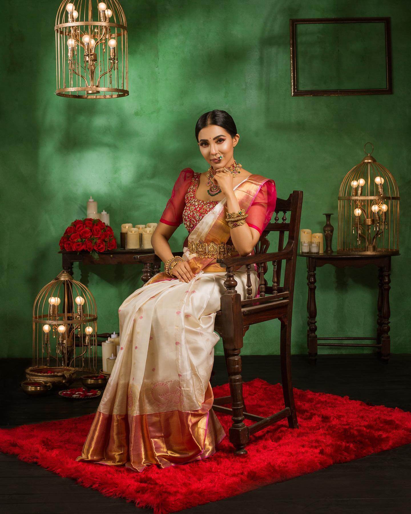 Parvathy Nair Gives Us Traditional Look In  Whiter & Pink Silk Saree With Temple Design Gold Jewellery