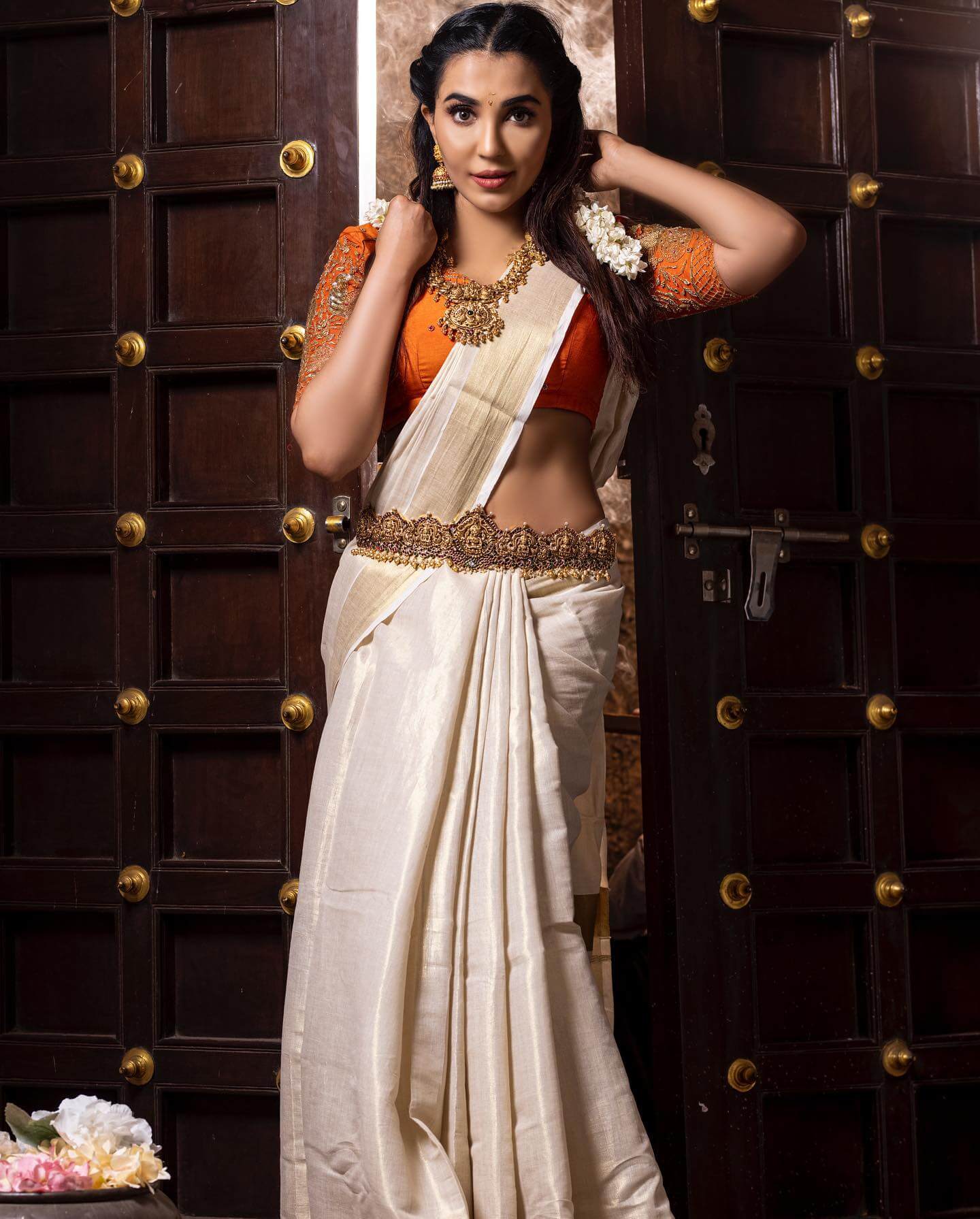 Parvathy Nair In Traditional White Kanjeevram Saree & Temple Design Jewellery South Indian Outfit Look 