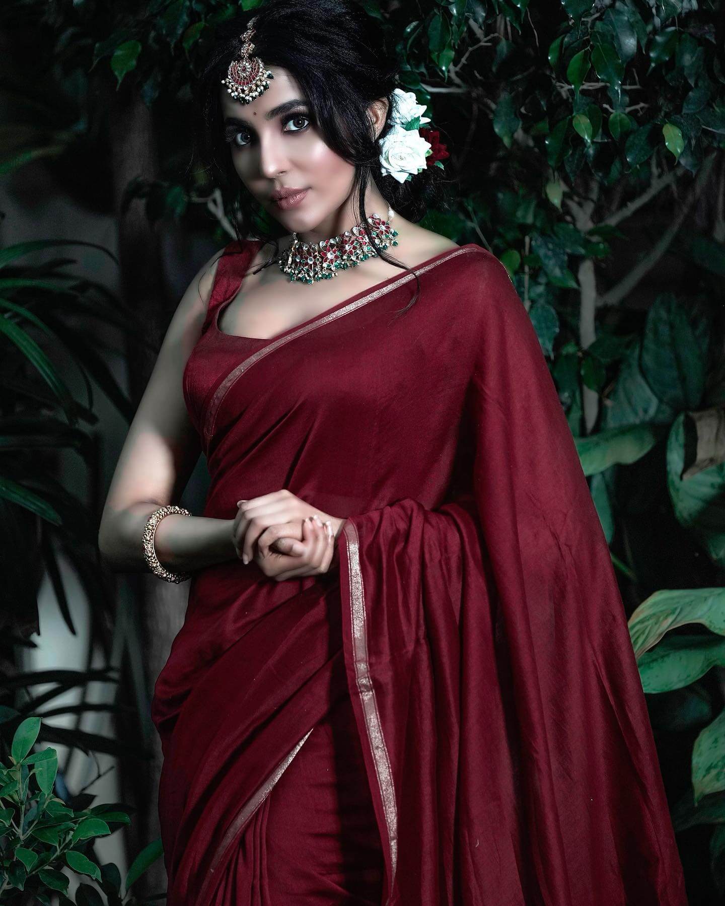 Parvathy Nair Mesmerizing Look In Red Saree With Sleeveless Blouse
