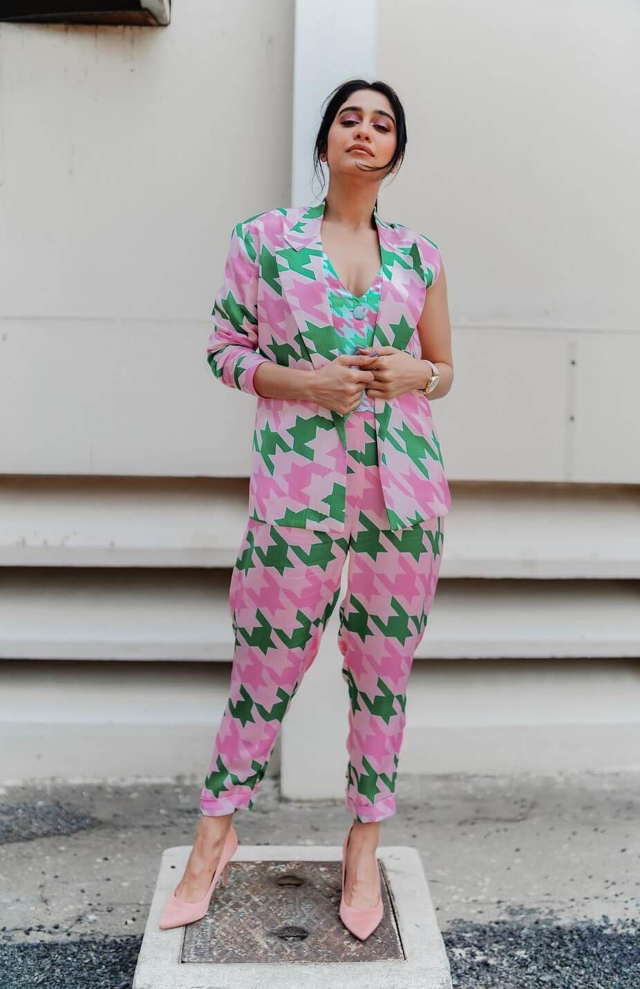 Regina Cassandra Dapper Look In Pink & Green Printed One Sleeves Blazer & Pants