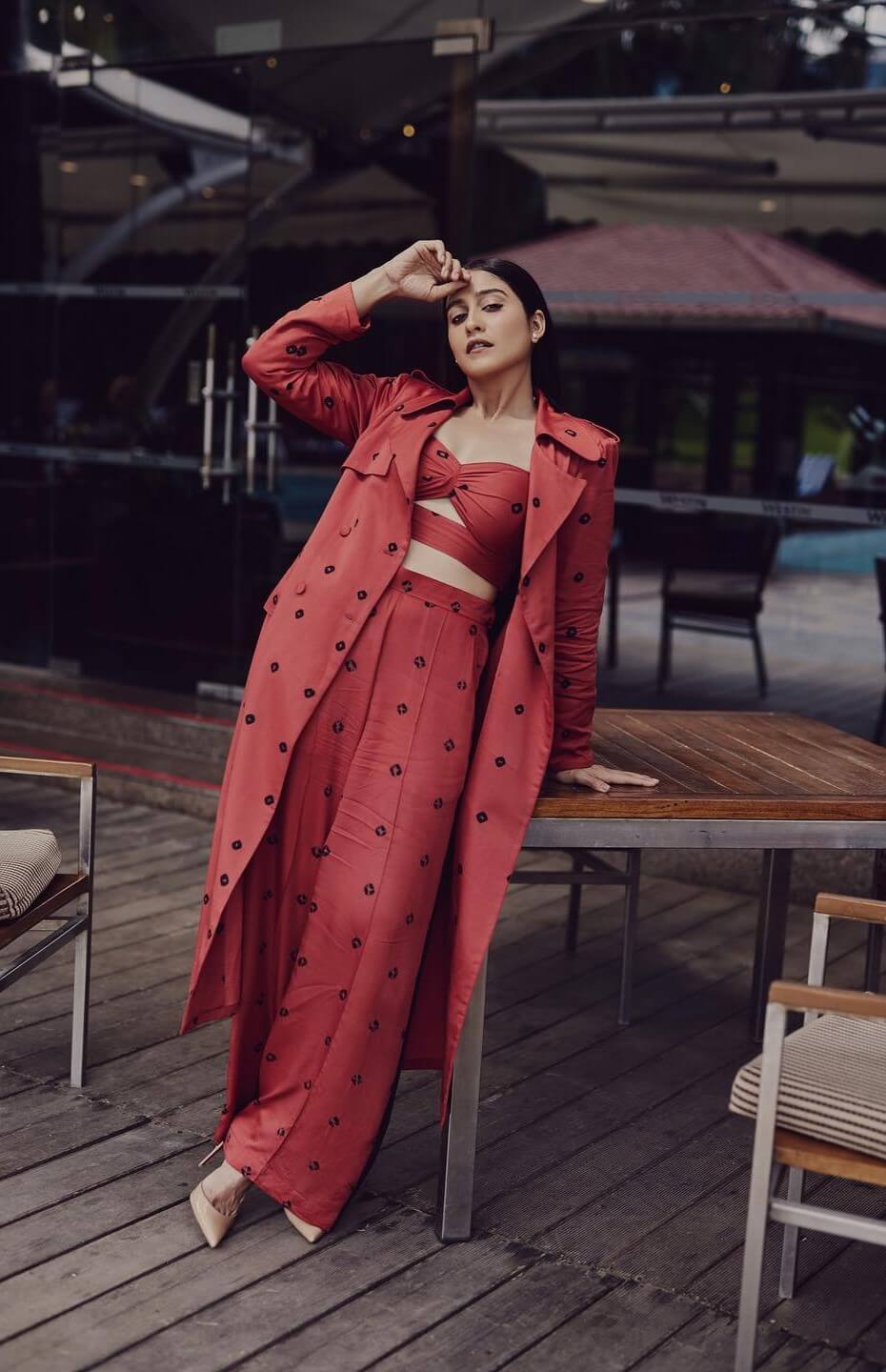Regina Cassandra Stylish & Flattering Look In Red Long Blazer With Trouser & Tube Top - Outfits & Looks