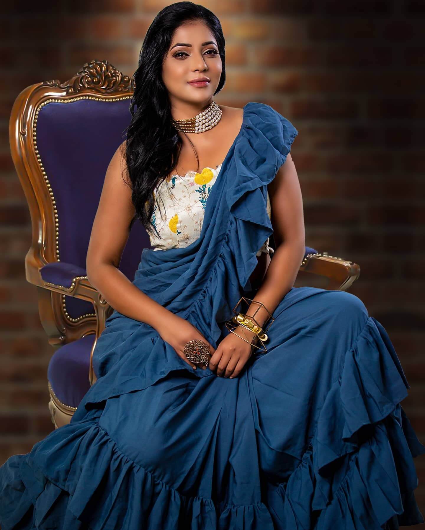 Reshma Pasupuleti Flattering Look In Blue Ruffled Cotton Saree With White Blouse 