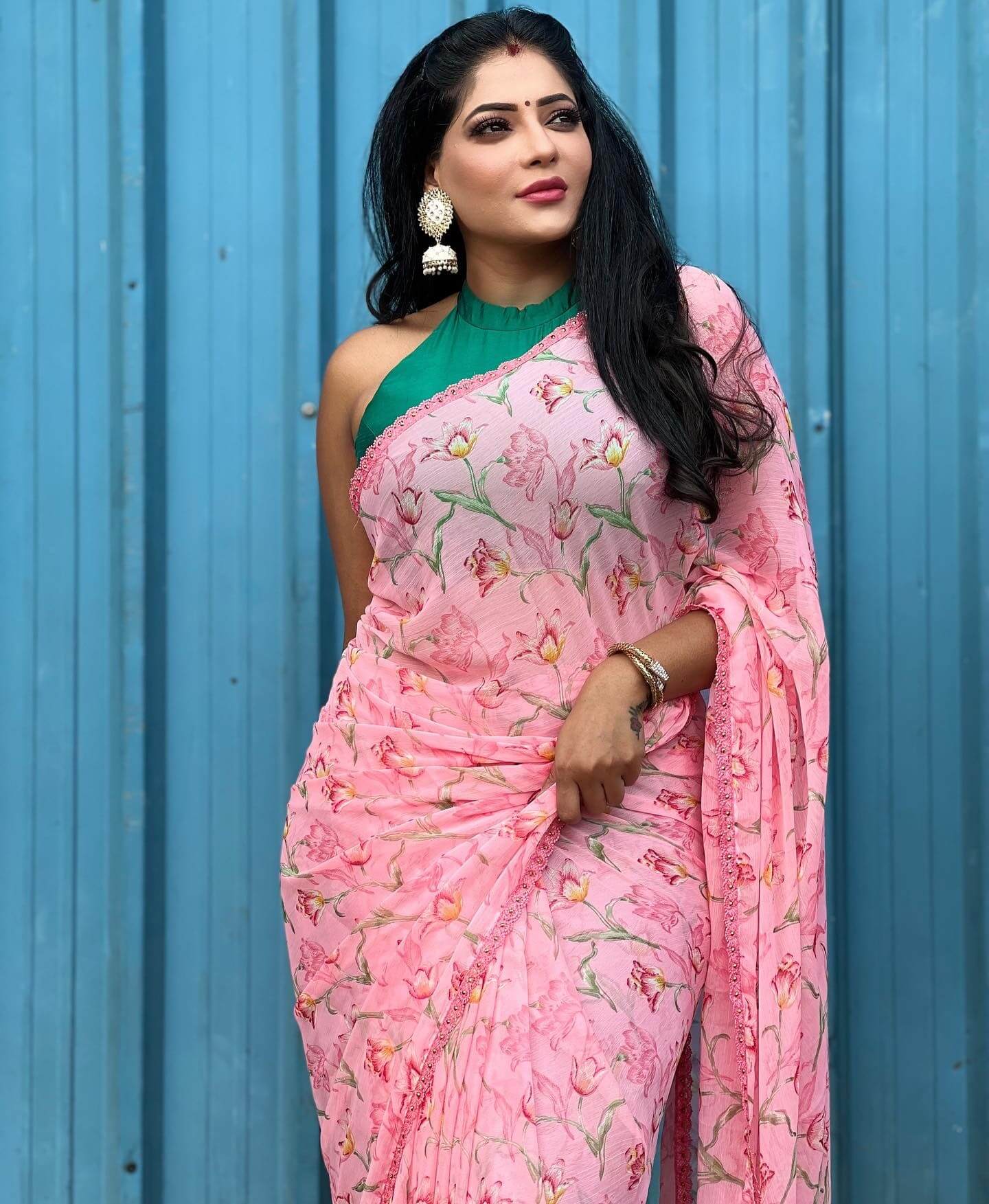 Reshma Pasupuleti In Bubblegum Pink Floral Printed Crepe Saree With Green Halter Neck Blouse - Ethnical Saree Outfits & Looks