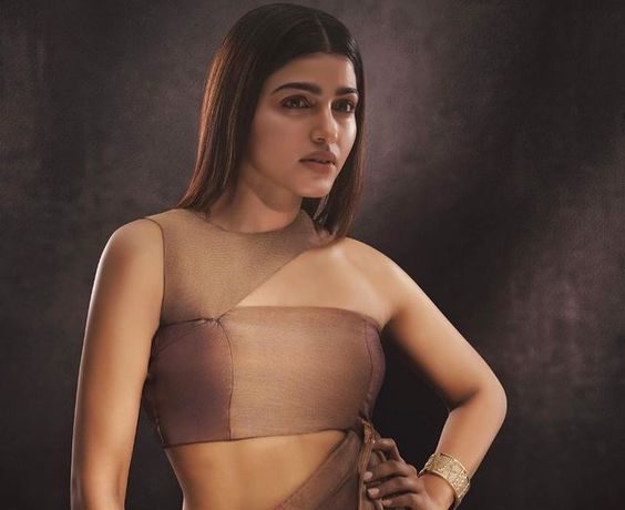 Sai Dhanshika Tempt Us In Metallic Cut-Out Dress Looks Sexy