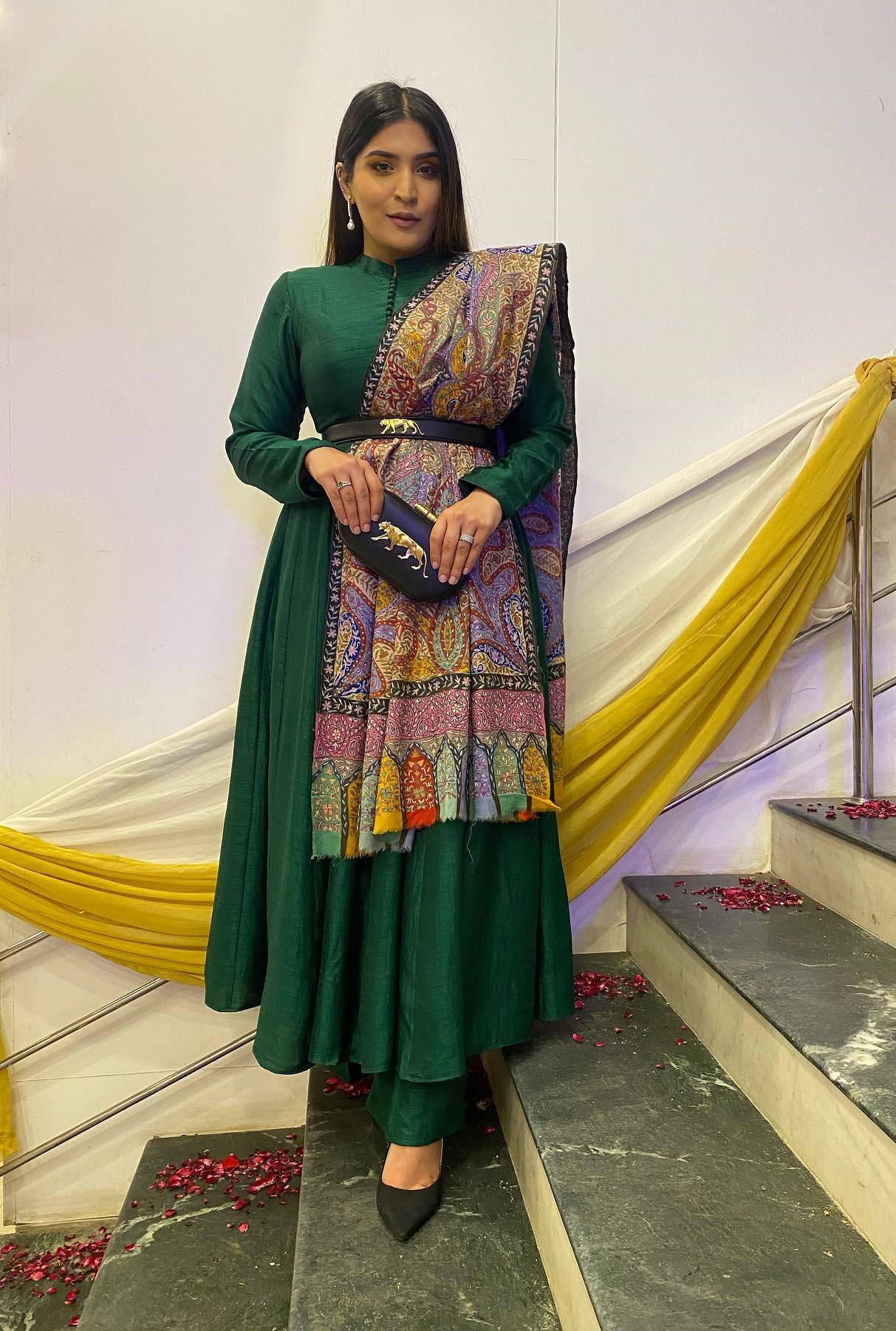 Shreya Jain Classy & Elegant Lok In Green Kurta & Printed Yellow Dupatta With Sabyasachi Waist Belt & Clutch