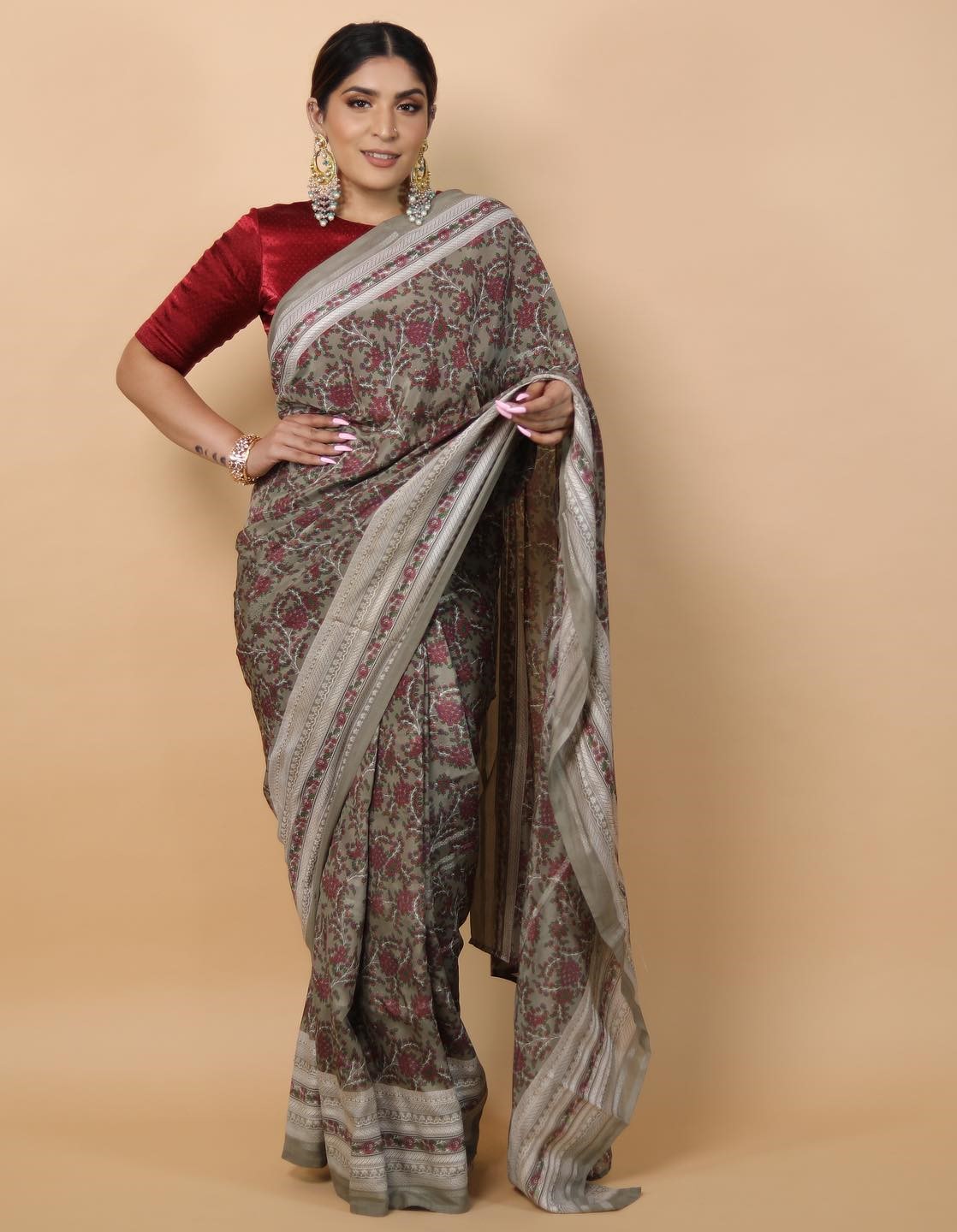 Shreya Jain Sophisticated Look In Beige Printed Saree &  Maroon Silk Blouse With Sleek Hair Exclusive Outfits & Looks
