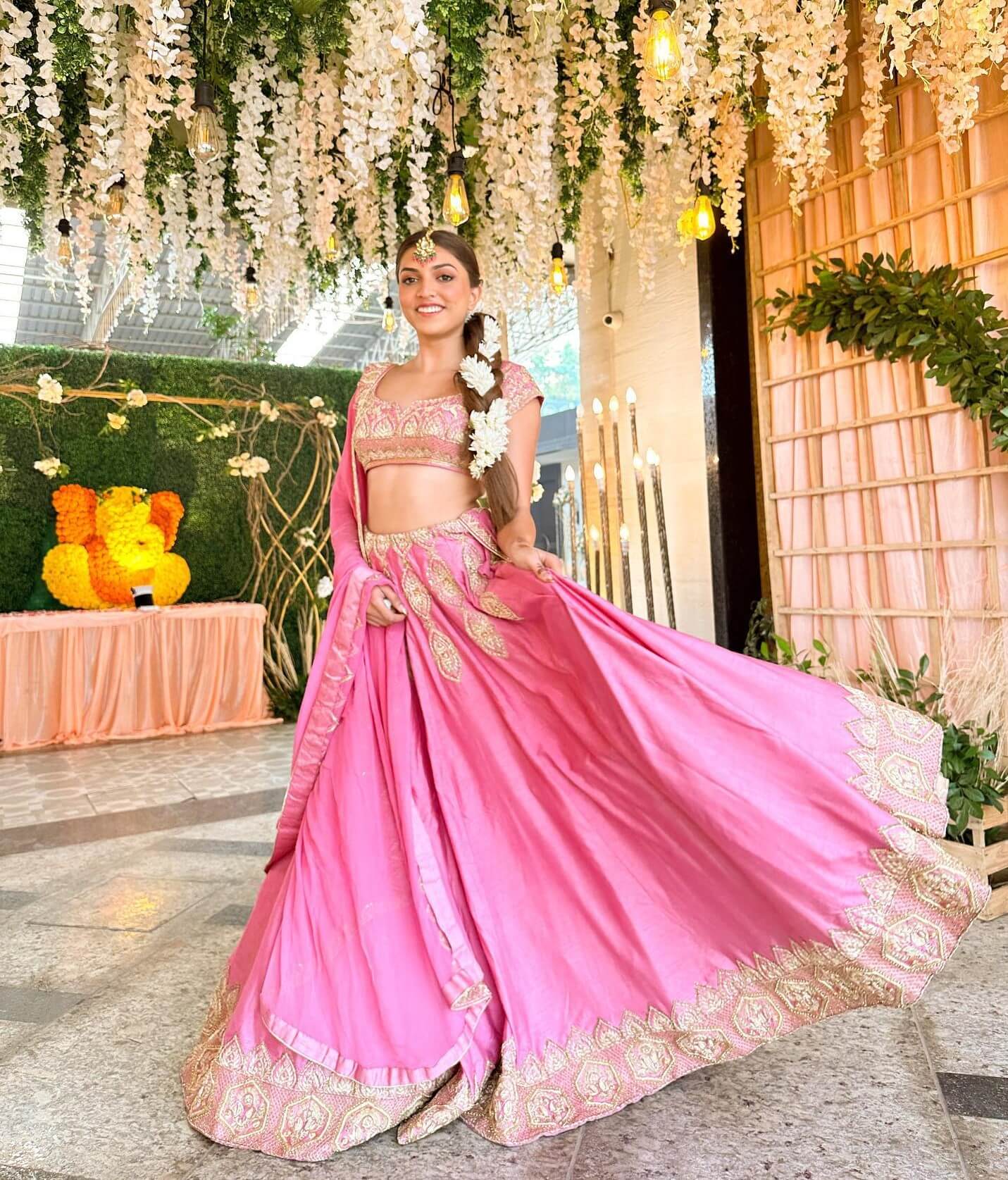 Shruti Sinha Enchanting Outfits Looks Mesmerizing Look In Light Purple Embroidered Lehenga Set 