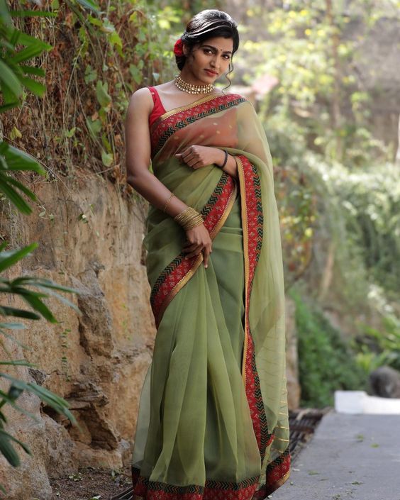 South Actress Peranmai Sai Dhanshika Shows How To Pull The Saree Look Like No One Else