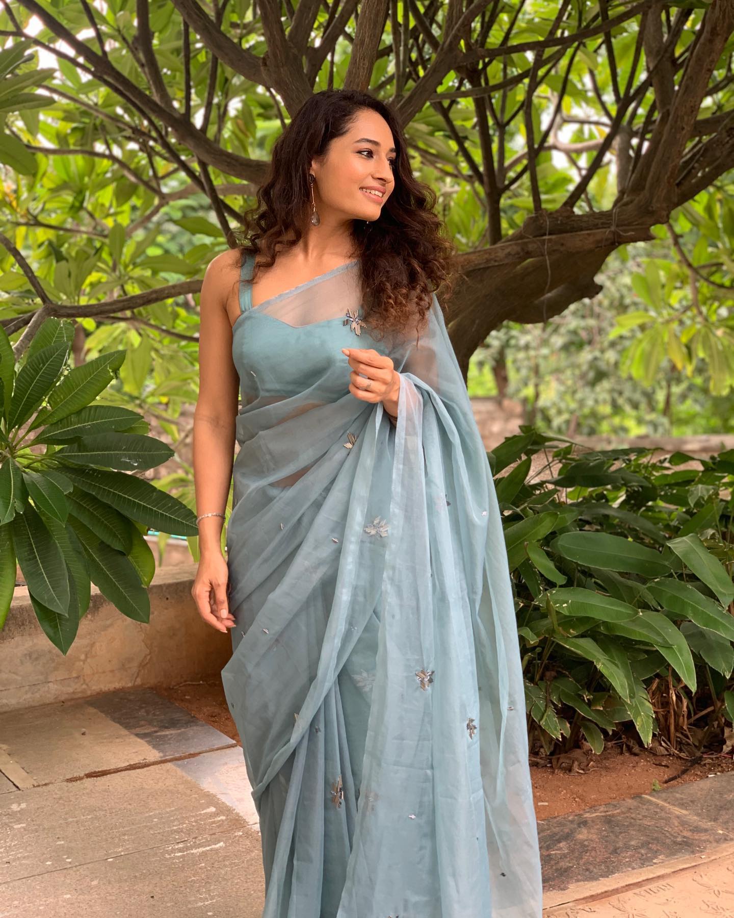 South Actress Pooja Ramachandran In Grey Organza Silk Saree With Sleeveless Blouse Mesmerizing Traditional & Western Outfits