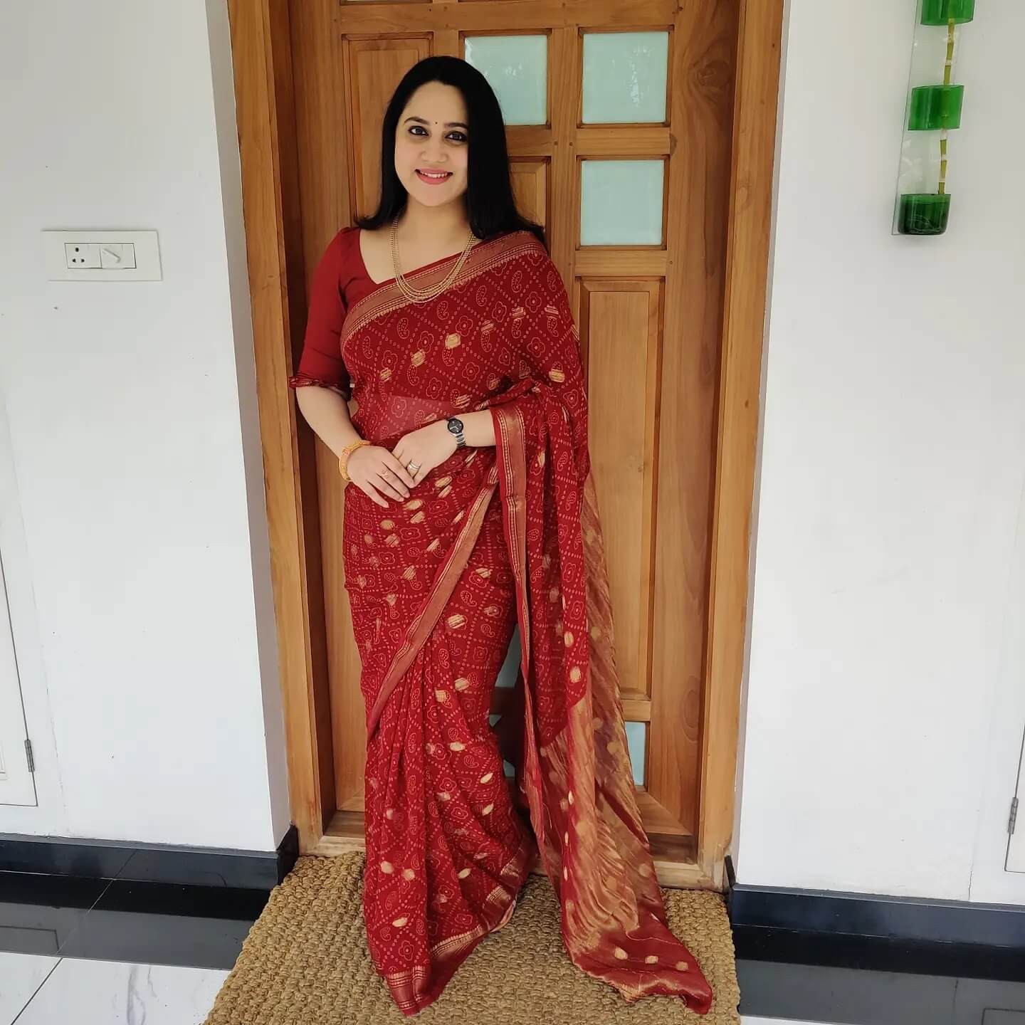 South Beauty Miya George In Red Bandhani Saree Paired With Red Solid Blouse Traditional & Western Looks