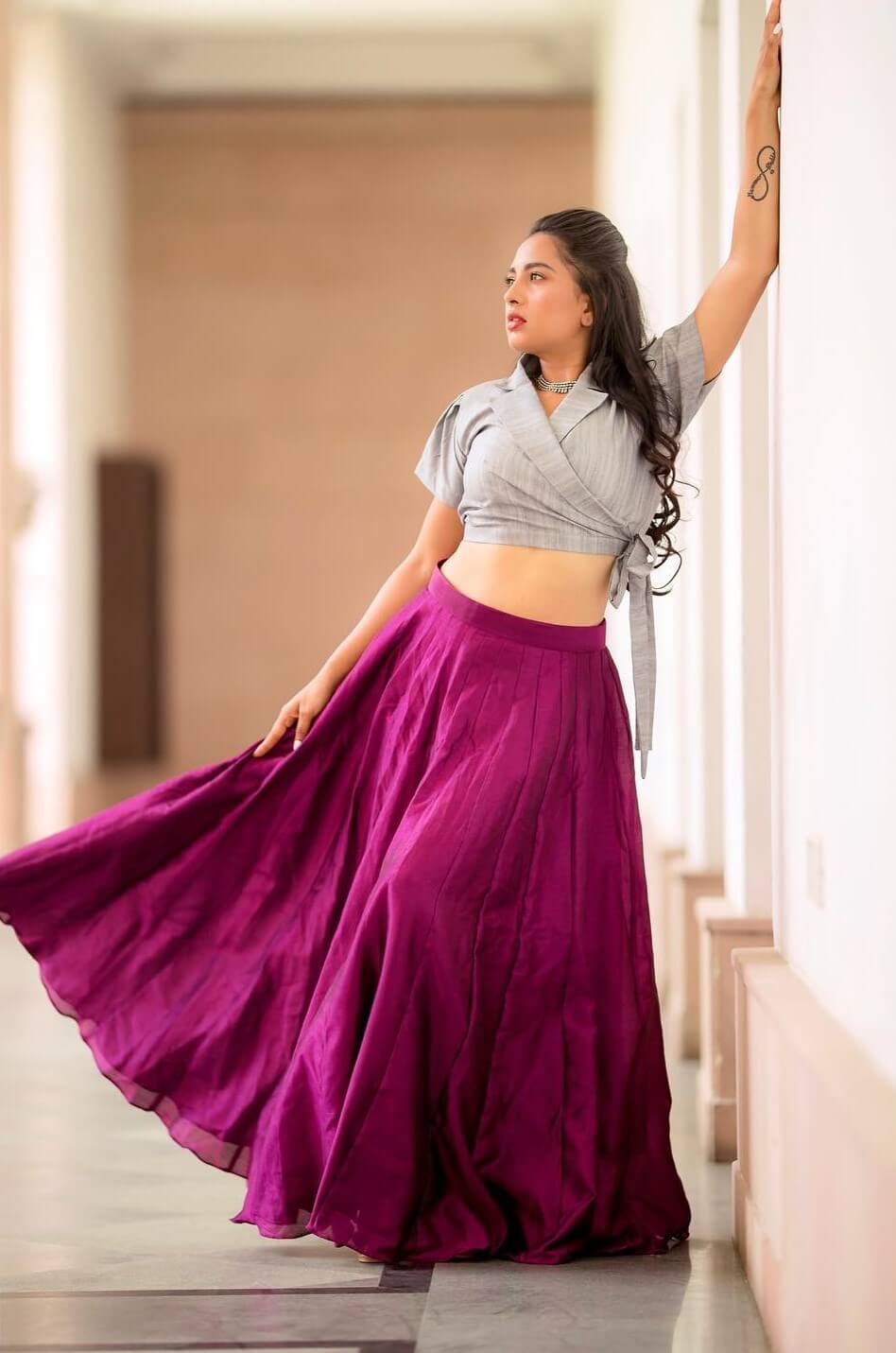 Srushti Dange Classy & Sassy Fabulous Outfits & Looks In Grey Wrapped Up Crop Top With Purple Skirt