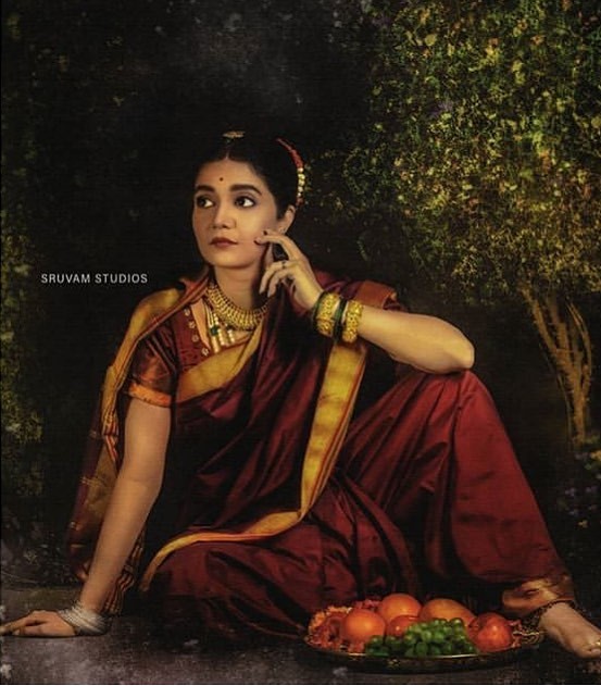 Swathi Reddy In Traditional Nauvari Saree Look Wearing Maroon Saree With Golden Border With Gold Jewellery Dressing Style, Outfits & Looks