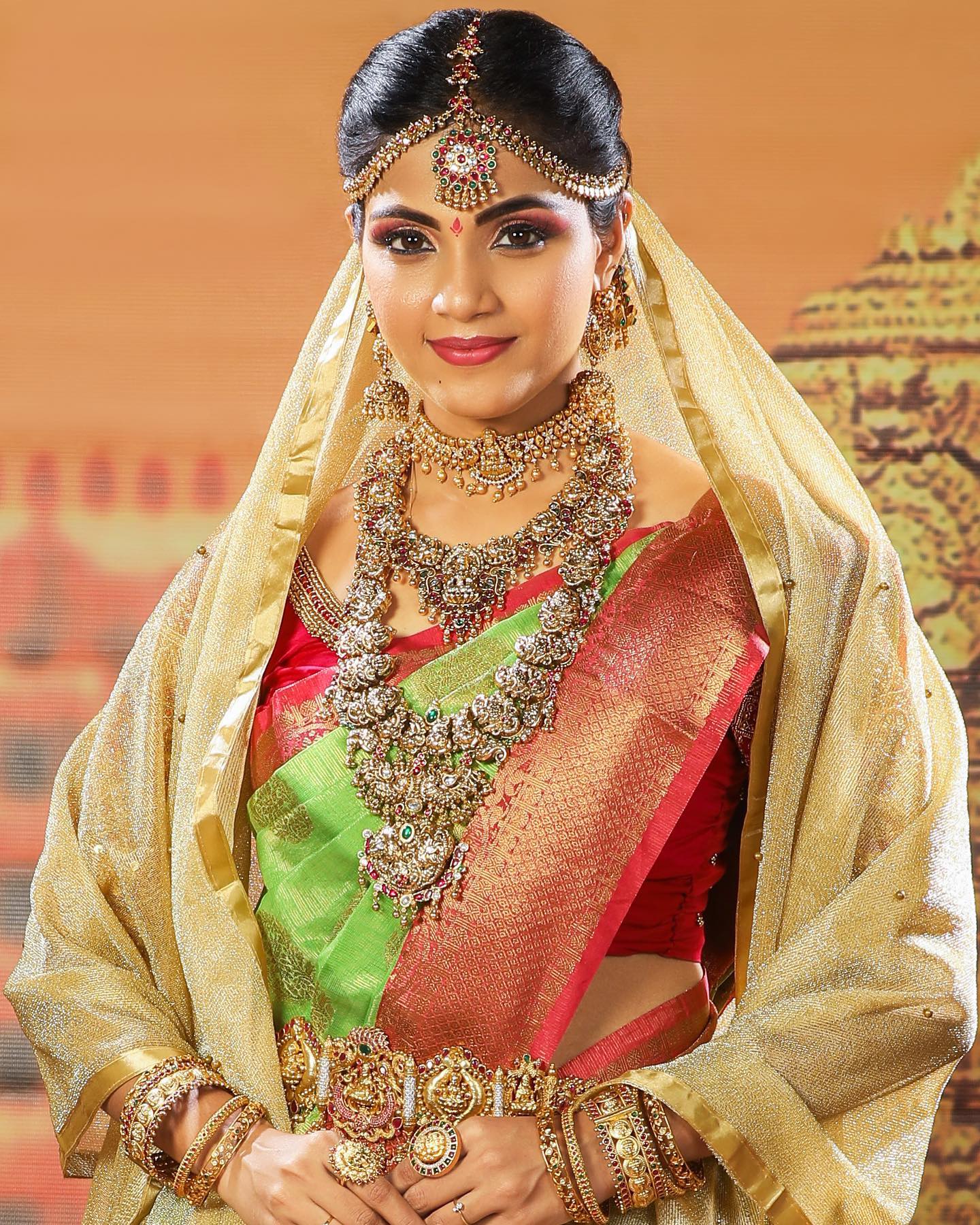Vaishali Thaniga Bridal Inspo Look In Light Green & Red Silk Saree With Golden Dupatta & Kundan & Gold Pleated Bridal Jewellery