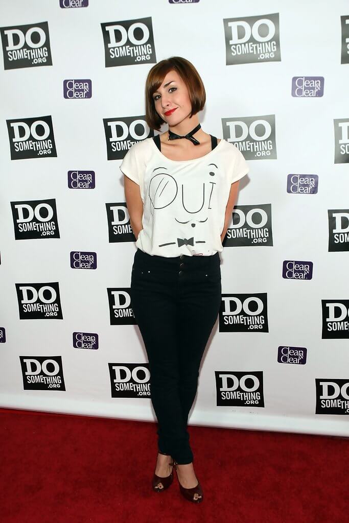 Allison Scagliotti's Trendy and Fashionable Look