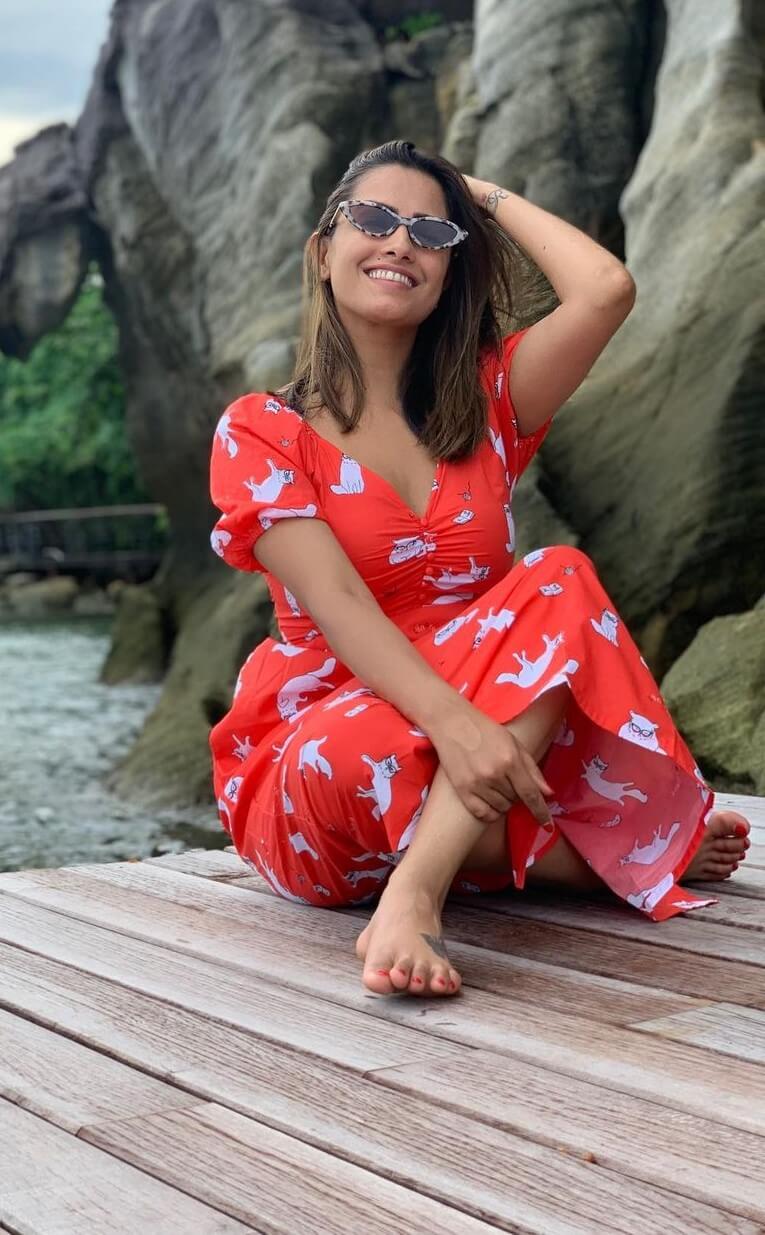 Anita Hassanandani Cool & Breezy Vacation Look In  Red Dress