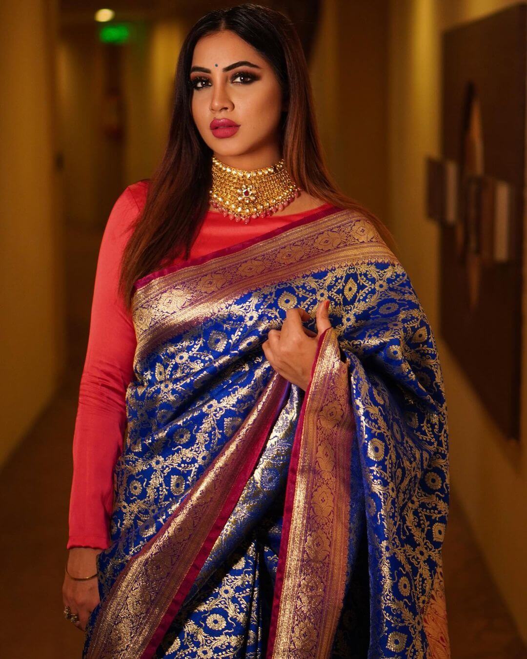 Arshi Khan Royal & Regal Look In Blue Banarasi Silk Saree Paired With Heavy Gold Choker
