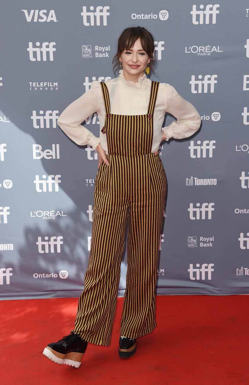 Ashleigh Cummings In Beautiful Outfit