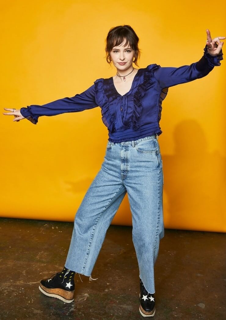 Ashleigh Cummings In Blue Top & Denim Jeans