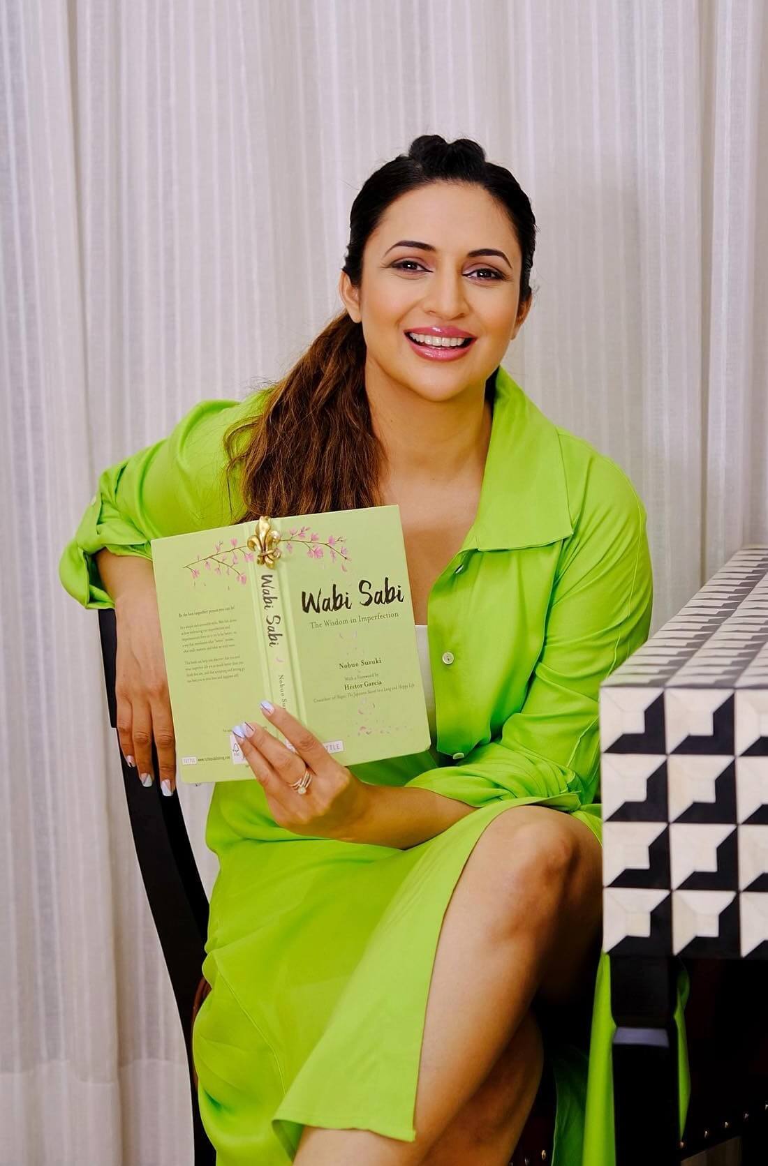 Beautiful Divyanka Tripathi Radiating Look In Green Collar Dress