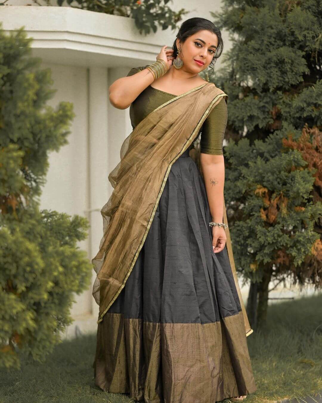 Beautiful Jewel Aces The Grey Lehenga Look In Her Own Style