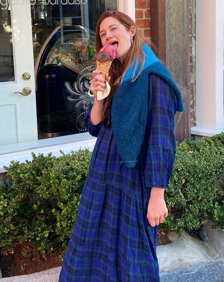 Bonnie Wright Enjoying Her Ice-Cream In Casual Look