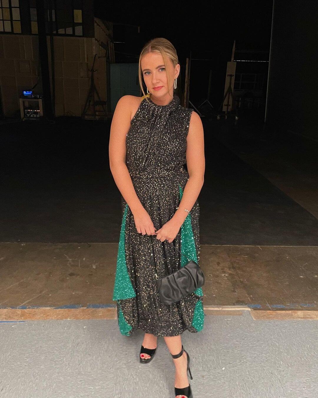 Casually Fabulous - Taking Style Inspiration from Eliza Bennett's A-Line Dress