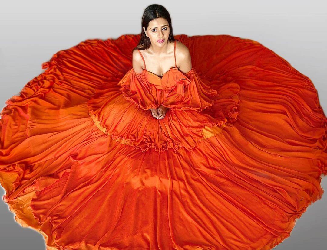 Dalljiet Took Our Heart Away In Her Orange Multi-Layer Gown