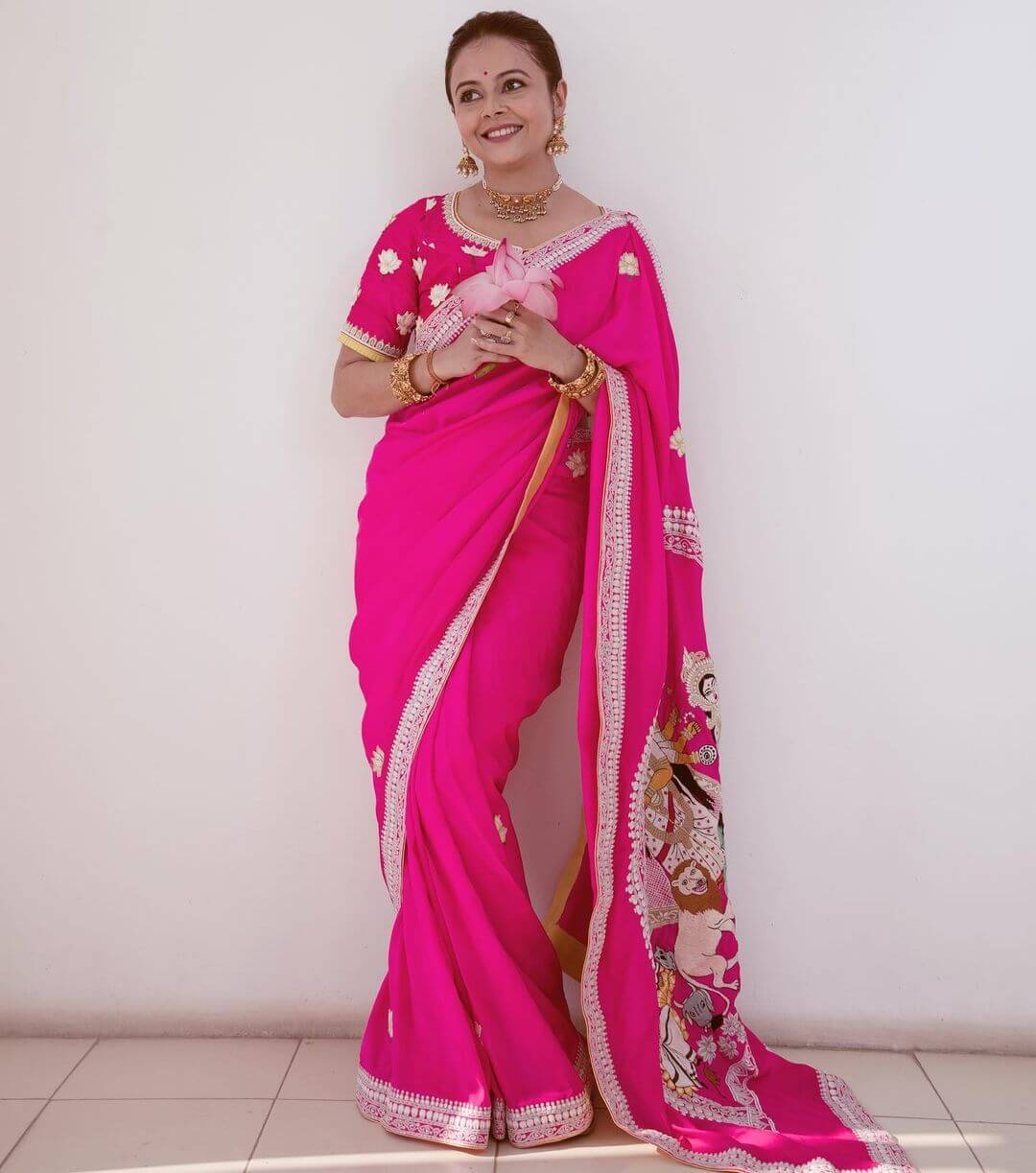 Devoleena Durga Puja Look In Hot Pink Embroidered Saree