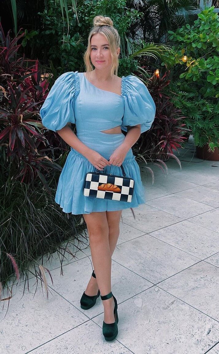 Eliza Bennett: A Princess in Dreamy Blue Outfit!