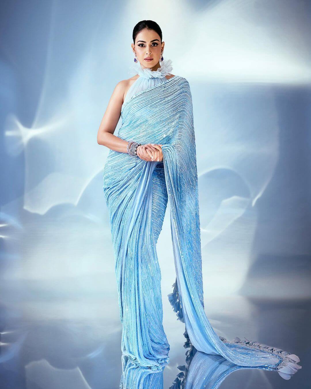 Genelia Deshmukh's Alluring Ice-Blue Saree Look
