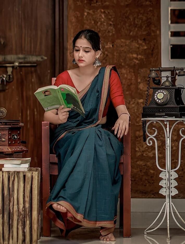 Gorgeous Anaswara Rajan Vintage Look Teal Green Cotton Saree With Red Blouse