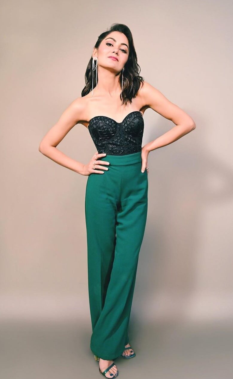 Gorgeous Sriti Jha In Black Sweetheart Neckline Corset With Green Flared Pants