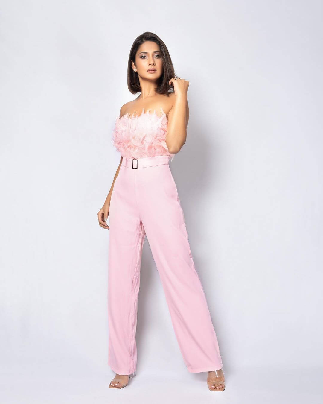 Jennifer Winget Look Extremely Gorgeous In Off Shoulder Feather Corset With Pink Pants