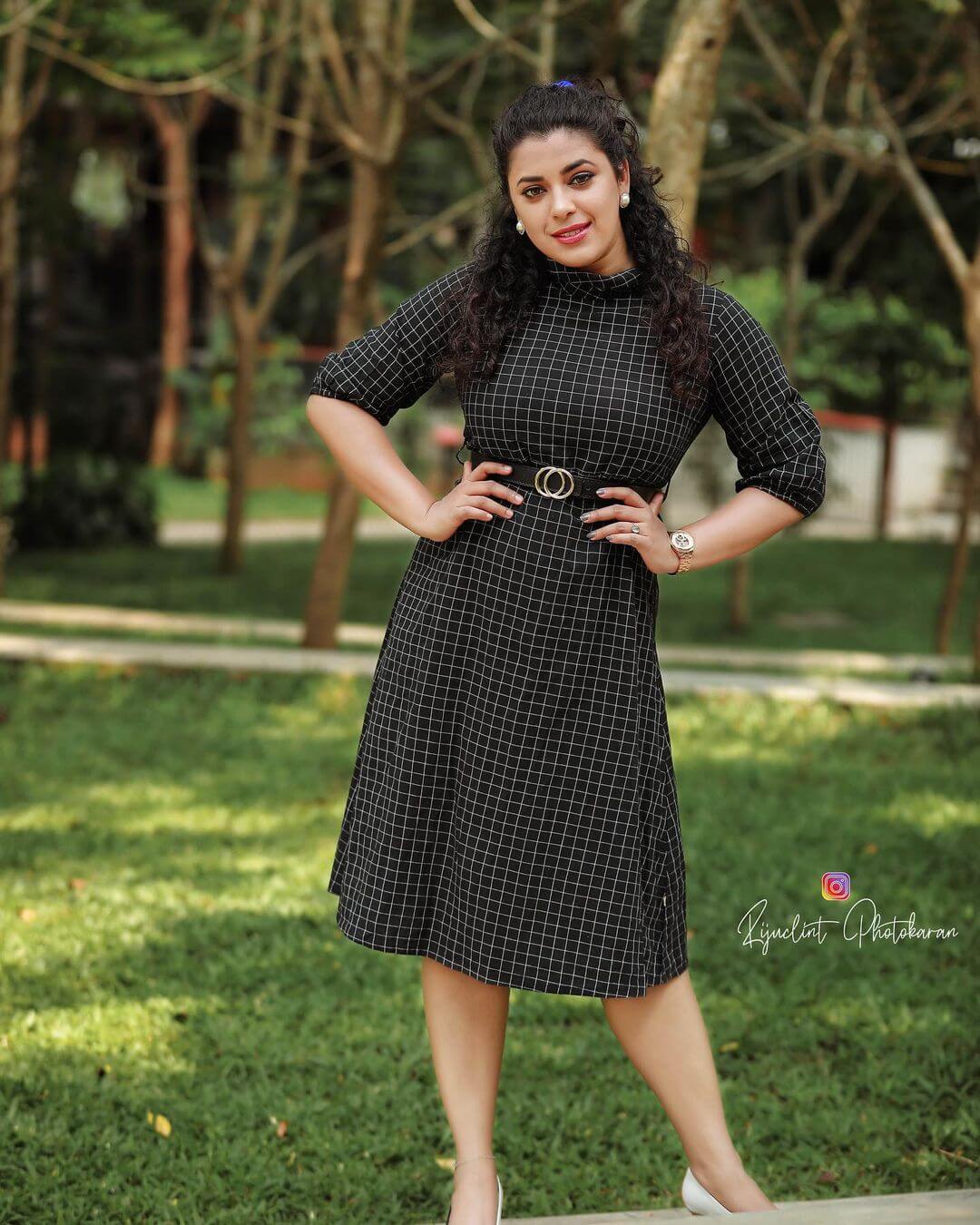 Jewel Look Mesmerized In Black High Neck Midi Dress