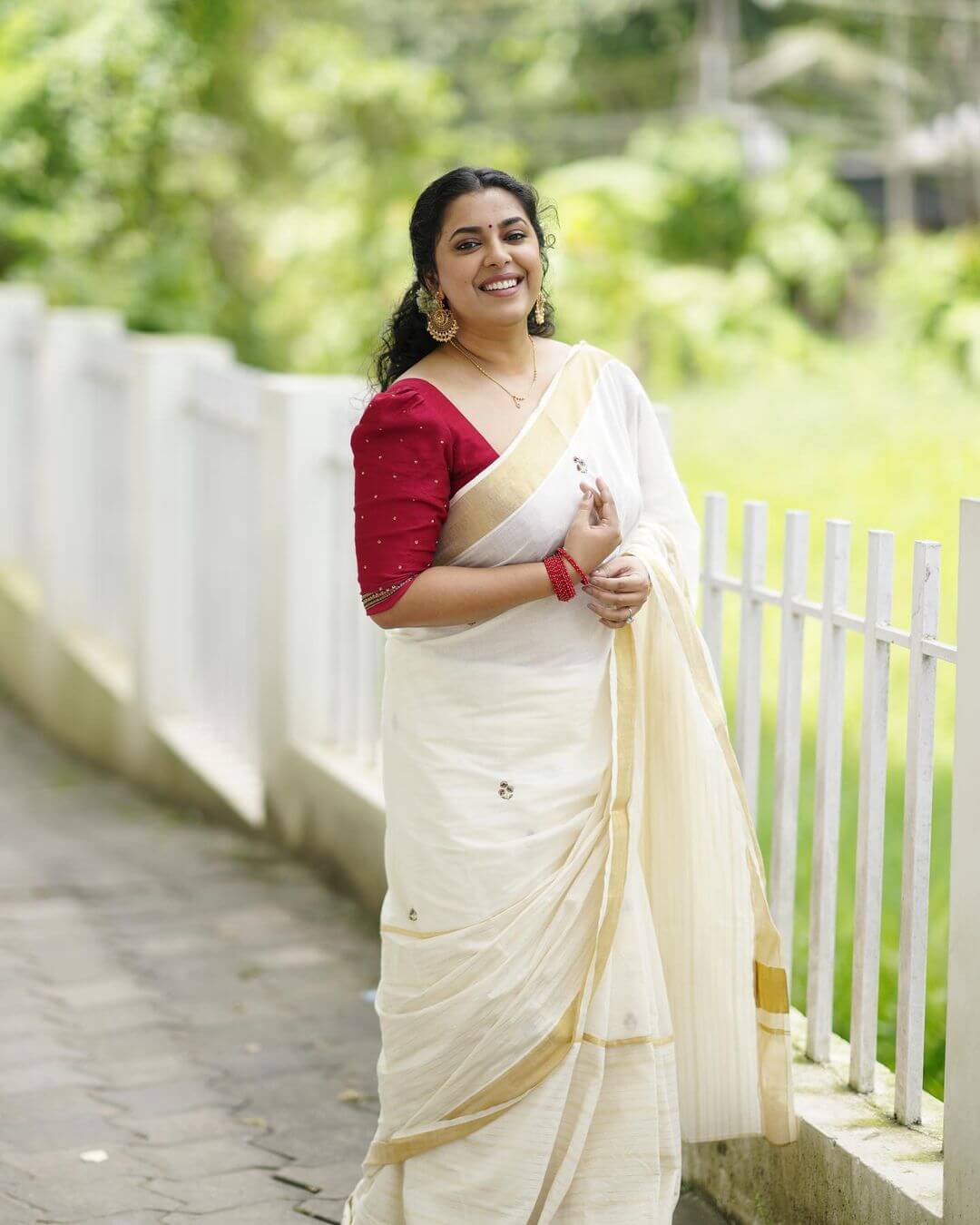 Jewel Mary In Festive Traditional Kasavu Saree Paired With Red Blouse