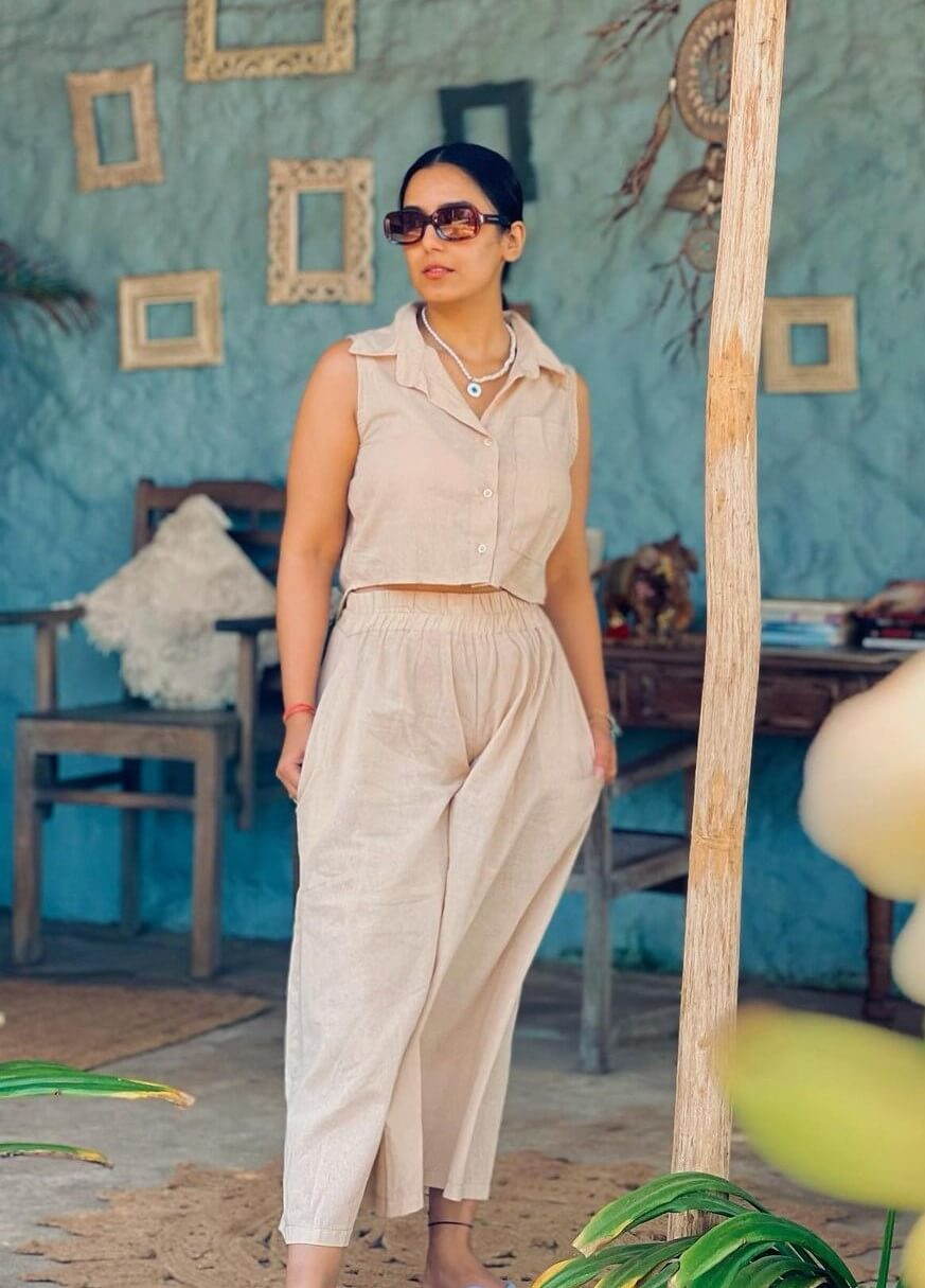 Kapil Sharm Fame Srishty Rode  Chic Look In Beige Cotton Co-Ord Set