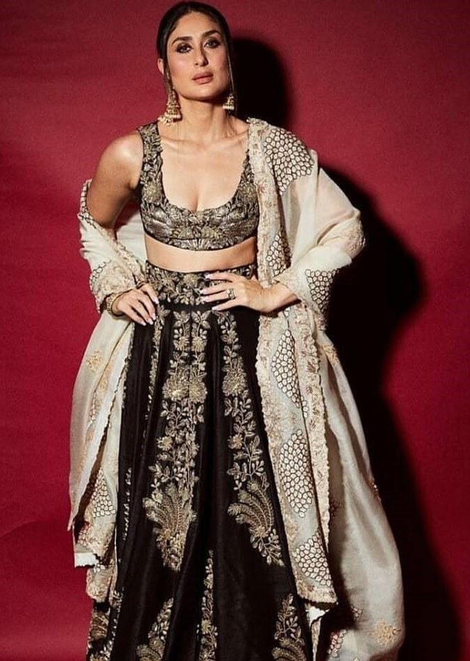Kareena Kapoor's Stunning Black and Golden Lehenga Look