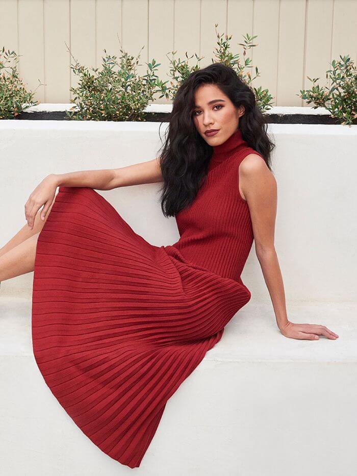 Kelsey's Redefined Elegance: A Minimally Chic Pleated Midi Dress Look- Kelsey  Asbille