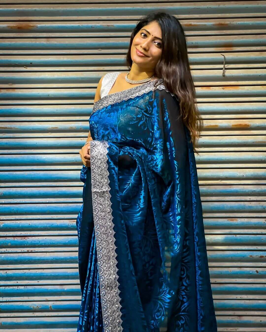 Maria Juliana In Dazzling Blue Saree With Silver Lace Border Paired With Silver Sleeveless Blouse